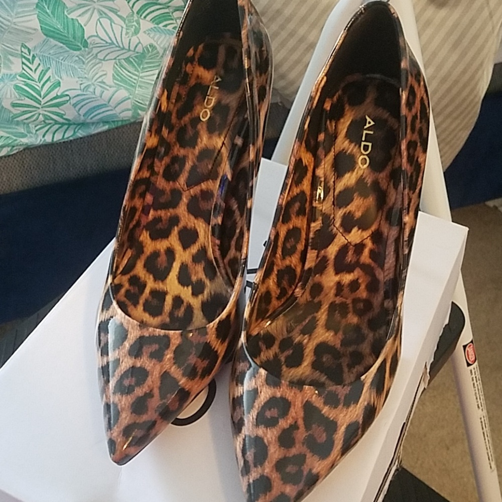 COPY - Leopard patent leather pump